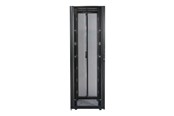 Räkit - Rack - APC NetShelter SX -kaappi sivuilla - AR3157SP