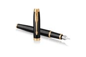 Kirjoitus- ja piirustustarvikkeet - Parker IM Fountain Pen | Black Lacquer with Gold Trim | Fine Nib with Blue Ink Refill | Gift Box - 1931645