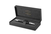 Kirjoitus- ja piirustustarvikkeet - Parker Duofold Ballpoint Pen | Classic Black with Palladium Trim | Medium Point Black Ink Refill | Premium Gift Box - 1931390