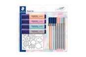 Harrastustarvikkeet - Staedtler Pastel set with 4 textsurfer classic 4 Triplus fineliners 4 Triplus Väri markers and stickers for coloring - 61 SBK1 PA