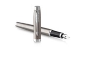 Kirjoitus- ja piirustustarvikkeet - Parker IM Fountain Pen | Stainless Steel with Chrome Trim | Fine Point with Blue Ink Cartridge | Gift Box - 2143635