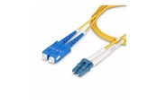 Verkkokaapelit - StarTech.com 7m (23ft) LC to SC (UPC) OS2 Single Mode Duplex Fiber Optic Cable - 7 m - yellow - Keltainen - 7m - SMLCSC-OS2-7M