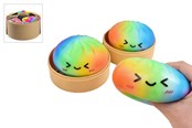 Pienet lahjat lapsille - Trend Toys Kawaii Rainbow Foam Dumplings 8,5cm höyrytyskorissa - 201080