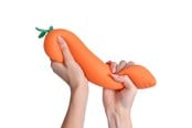 Pienet lahjat lapsille - Simba Squishy Carrot 28 cm. - 700570979