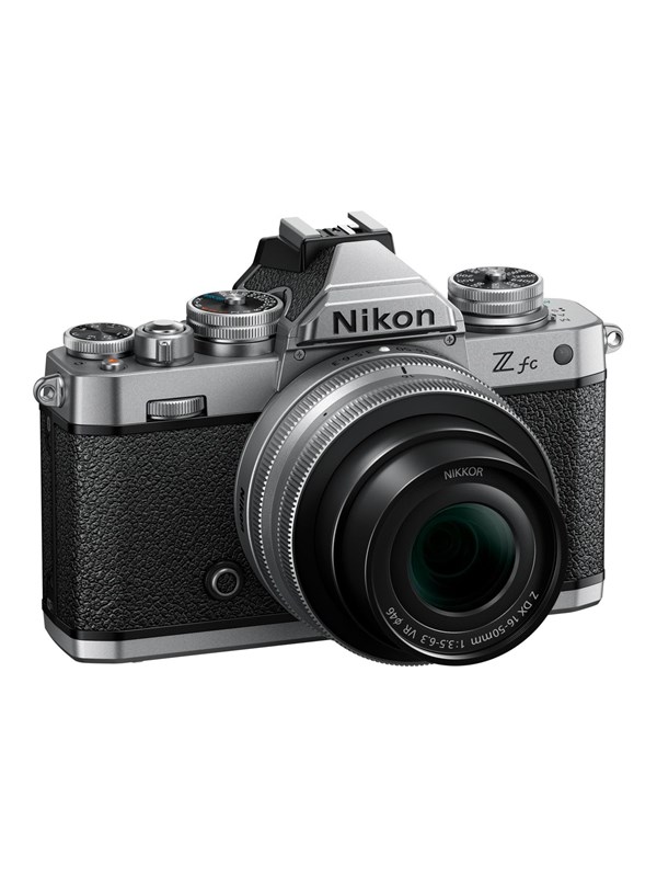 Nikon Z fc + Z DX 16-50 mm f/3.5-6.3 -pakkaus