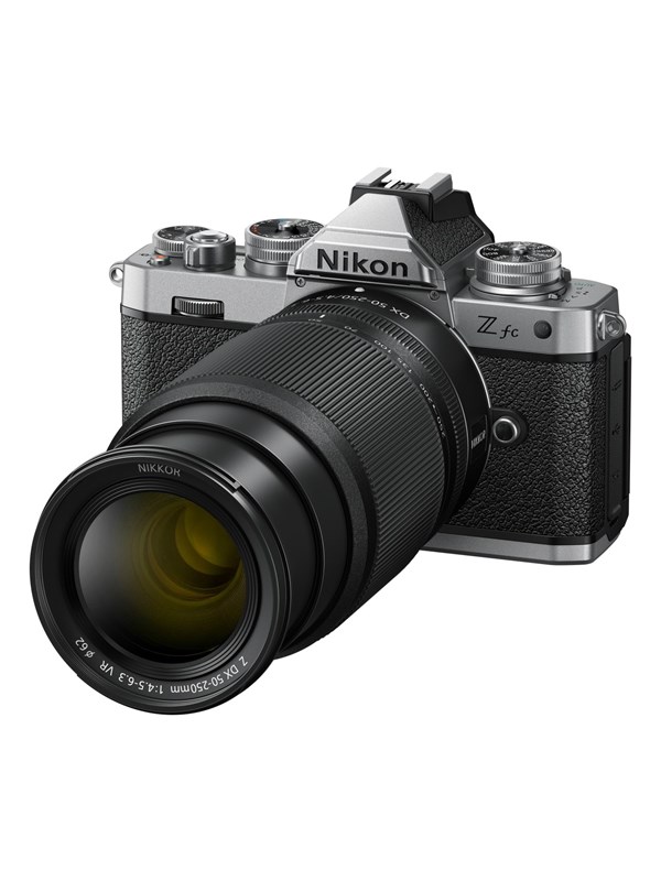 Nikon Z fc + Z DX 16-50 mm f/3.5-6.3 + Z DX 50-250 f/4.5-6.3 -paketti