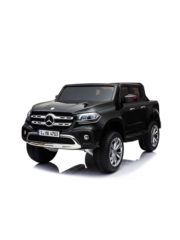 Mercedes X-Class musta 12V, 4x12V moottorit, 2 henkilölle.