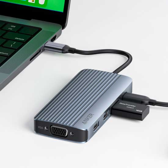 Anker Telakointiasemat & USB-hubit